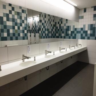 maßgefertigter Waschtisch aus Corian