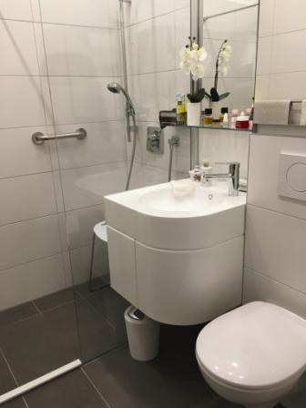 individuelles Gäste-WC Waschbecken mit Unterschrank