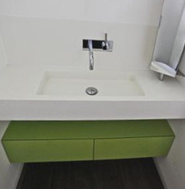 schmaler Waschtisch mit optimalem Waschbecken
