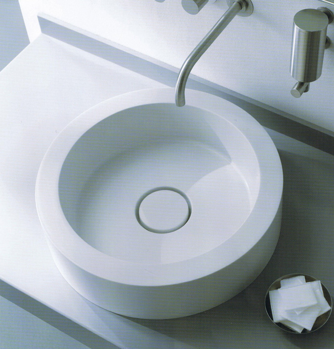 ausgefallene Waschbecken für Gäste WC und Waschtisch mit schmalem Unterschrank