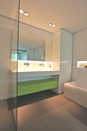 Waschbecken mit Ablaufrinne Beispiel