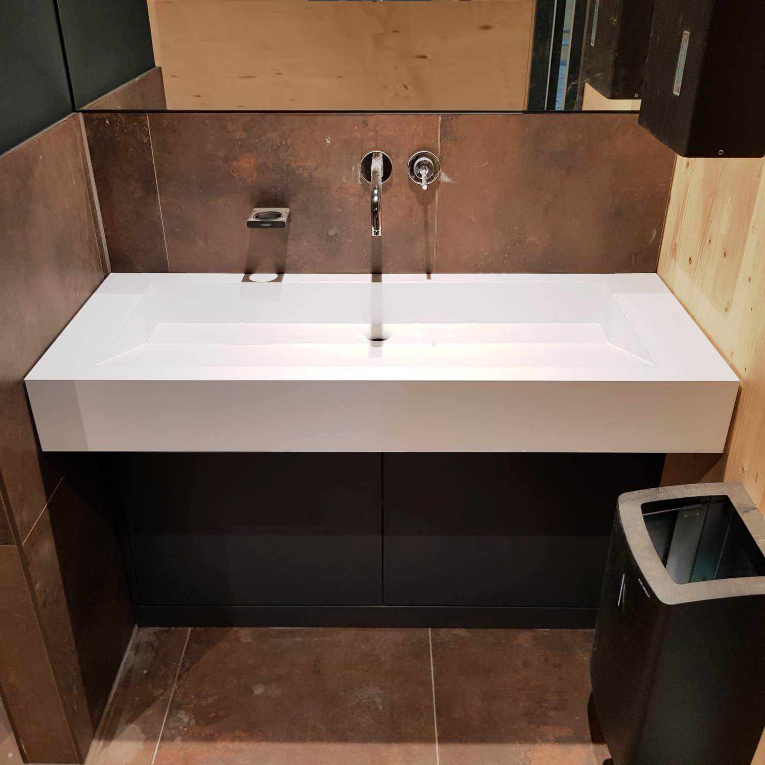 Ablaufrinne im Waschbecken nach Maß