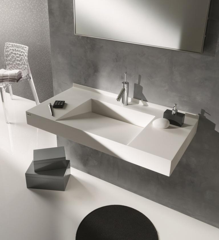 Waschbecken mit geneigtem Boden